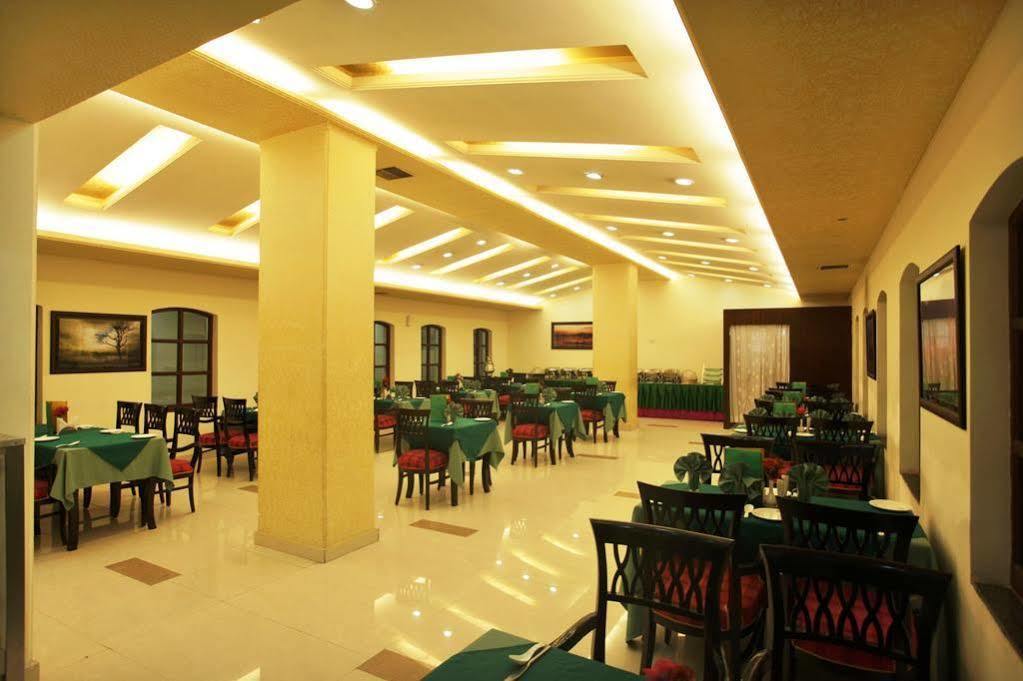 Hotel Grand Mumtaz Towers Srīnagar Exteriör bild